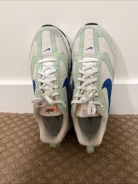 Nike White, Mint & Blue Retro Runner Sneakers